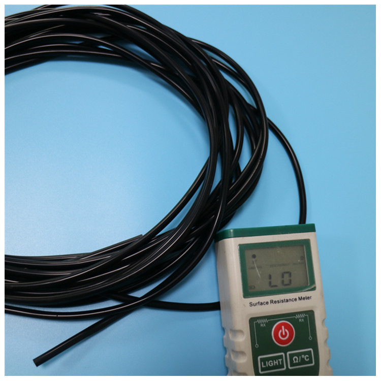嶸（róng）牌抗靜電矽膠管：精準控製表麵電阻，為溶劑輸送築牢靜電安全防線