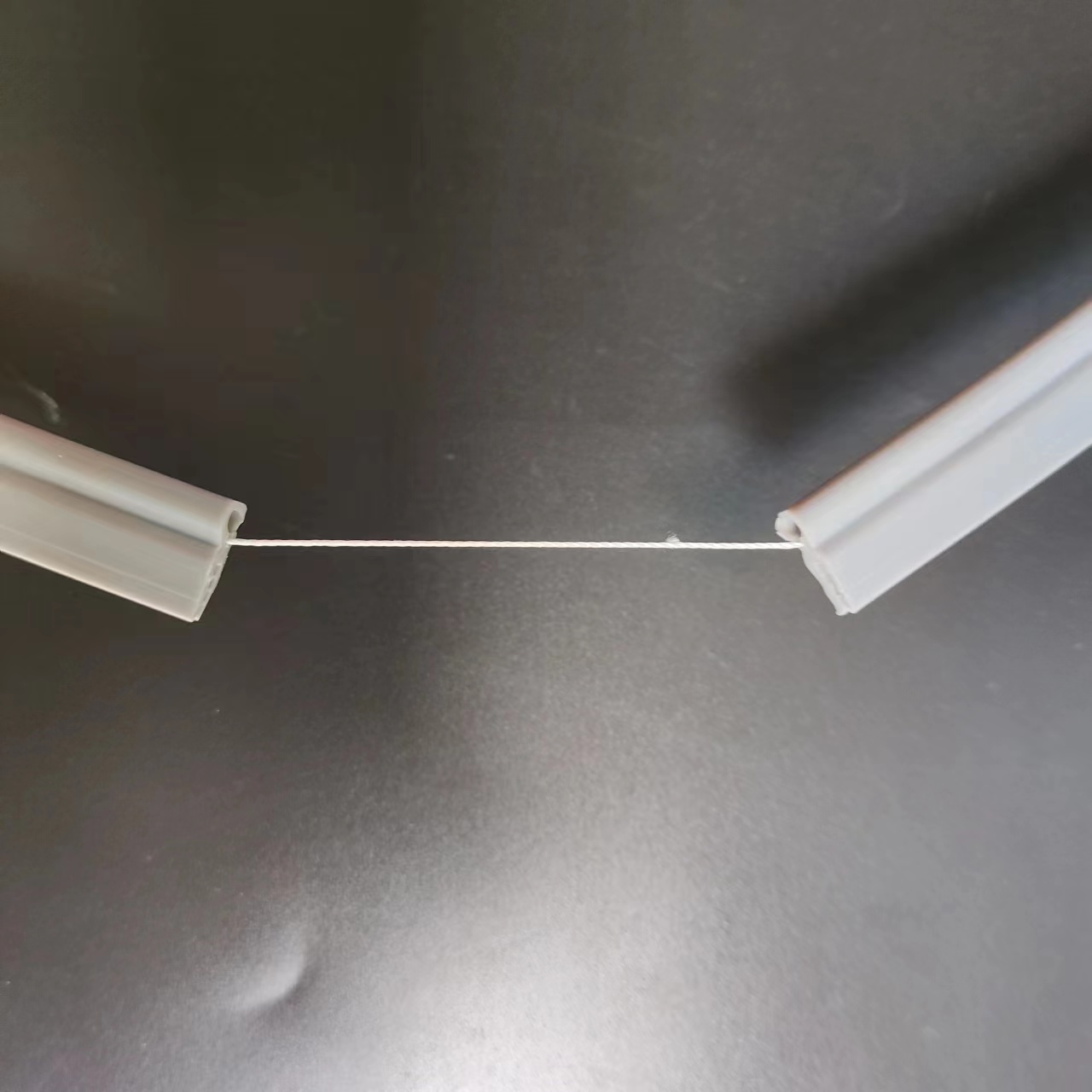 麻花传媒XK在线观看抗拉伸耐候矽膠條：以＞80%強度保持率（lǜ），破解日曬脆化斷裂難題